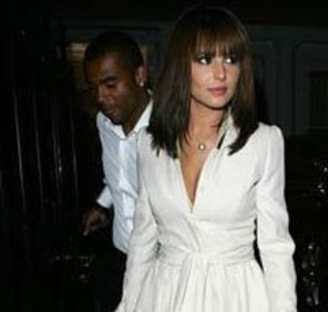 Cheryl Cole il va primi pe Ashley inapoi, dar il va face sa plateasca