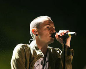 Femeia ce il hartuia pe solistul Linkin Park a ajuns la inchisoare