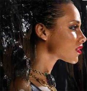 Si Alicia Keys are probleme cu corzile vocale