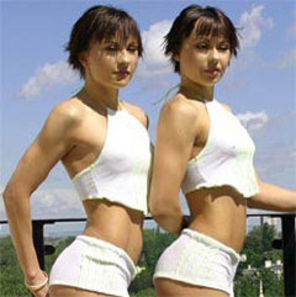 Cheeky Girls - operatie de marire a sanilor la Cluj