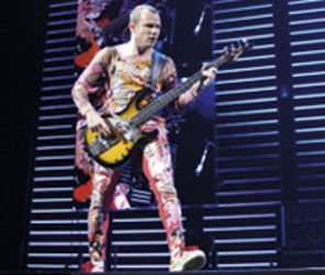 Flea de la Red Hot Chili Peppers a ramas fara casa