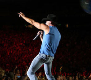 Kenny Chesney - favorit la Country Music Awards 2008