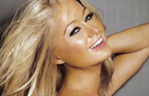 Paris Hilton si guru - farsa pentru presa din toata lumea