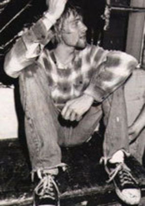 Solistul Nirvana - comemorat printr-o linie de incaltaminte sport