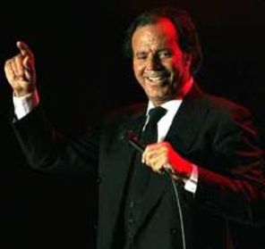Julio Iglesias vine in Romania cu o noua echipa tehnica