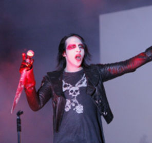 Marilyn Manson vrea sa doboare un record mondial cu serpi