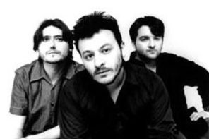 Manic Street Preachers dau gratis un cantec de Craciun