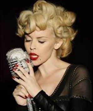 Kylie Minogue a primit un cocktail de 87.000 de dolari