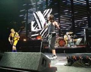 Red Hot Chili Peppers s-a destramat