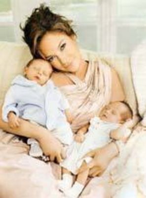Jennifer Lopez si Marc Anthony isi cresc gemenii fara dadaca