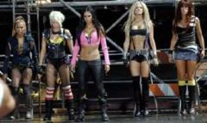 Britney Spears - in clipul Pussycat Dolls - `When I Grow Up`