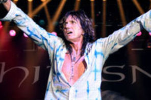 Donatorii de sange pot ridica biletele gratuite la Whitesnake & Def Leppard