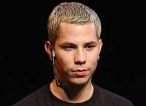 Christian Chavez, pe coperta unei reviste gay