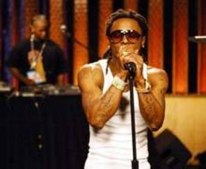 Lil Wayne egaleaza recordul de vanzari al lui 50 Cent
