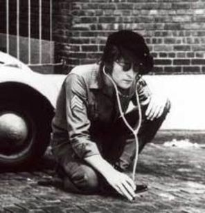 Nowhere Boy, film despre copilaria lui John Lennon
