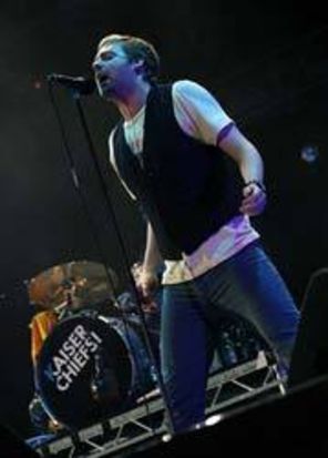 Kaiser Chiefs lanseaza albumul `Off With Their Heads` in octombrie