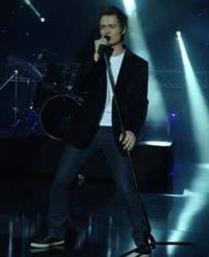 Catalin Josan canta cu Analia Selis in deschiderea concertului Juanes