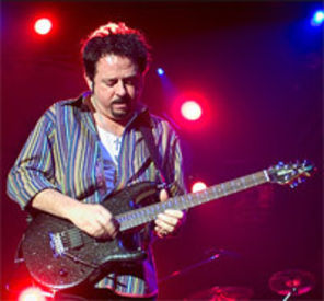 Steve Lukather si Nathan East canta azi la Cerbul de Aur