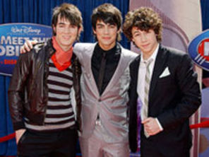 Jonas Brothers- colaborare cu Girls Aloud. Plus nou single Girls Aloud- `The Promise`