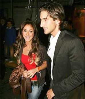 Se marita Anahi?