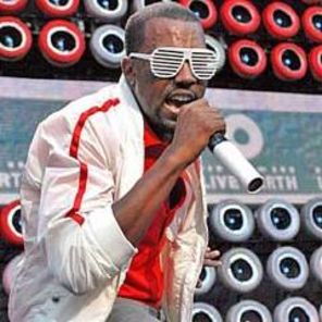 Kanye West a lansat videoclipul `Champion`