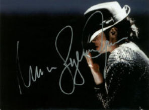 Michael Jackson aniverseaza 50 de ani cu tort si desene animate