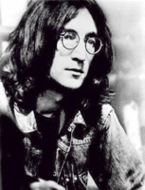 Yoko Ono si McCartney, furiosi ca Lennon e facut gay intr-o carte biografica