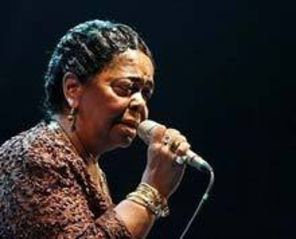 Cesaria Evora isi anuleaza turneul european din motive de sanatate