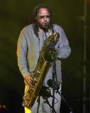 A murit saxofonistul Dave Matthews Band