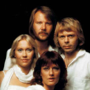 SingStar™ ABBA disponibil de Craciun, exclusiv pe PlayStation