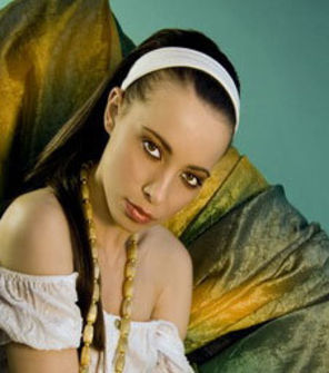 Adriana Rusu isi dezvaluie `Sentimente`le pe noul album