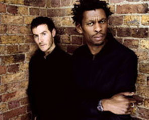 Massive Attack lanseaza o colectie de raritati