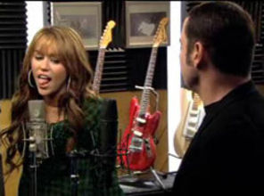 Miley Cyrus & John Travolta, pe coloana sonora a filmului Bolt (video)