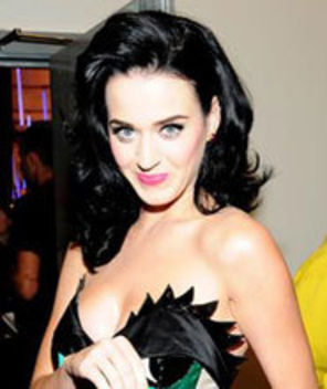 Gazda schimbatoare. Katy Perry a purtat 11 rochii la MTV Europe Music Awards