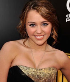 Miley Cyrus a primit un studio de inregistrari de ziua ei