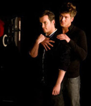 Cuplu gay in noul videoclip Boyzone `Better`