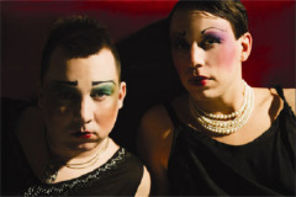 Fara produse fast food in backstage la Nouvelle Vague si Koop!
