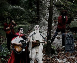 Membrii Panic At The Disco s-au pregatit de Halloween