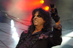 Alice Cooper si Iggy Pop - in comedia Suck