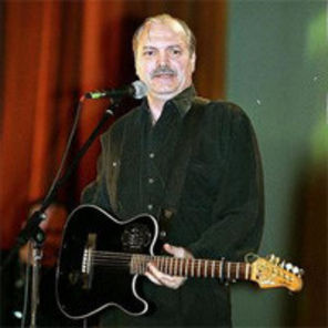 Victor Socaciu lanseaza Iedera la Bucuresti