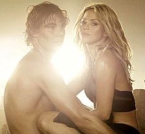 Shakira se saruta cu Rafael Nadal in clipul Gypsy (video)