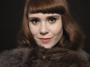 Kate Nash lanseaza albumul Crayon Full Of Colour