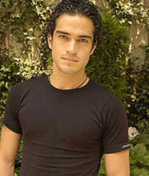 Alfonso Herrera, in clipul `Volverte A Ver` al lui Chenoa