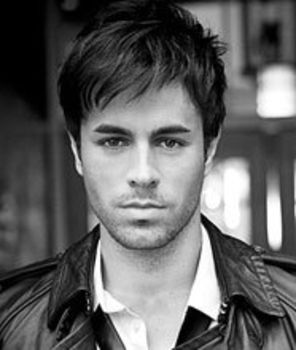 Enrique Iglesias nu e gay, dar... prefera sa o aiba mica