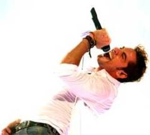 David Bisbal soseste azi in Romania