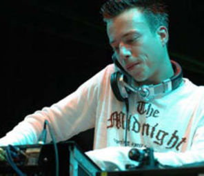 Sander van Doorn vs. Robbie Williams - `Close My Eyes`