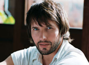 Noua iubita a lui James Blunt face nuduri