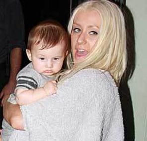 Christina Aguilera si-a sarbatorit fiul in `Lumea Lucrurilor Salbatice`