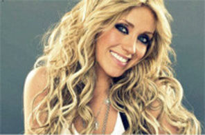Anahi da autografe duminica, la Liberty Center