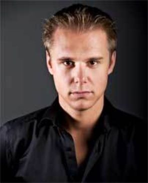 Armin van Buuren este urmarit de fani!